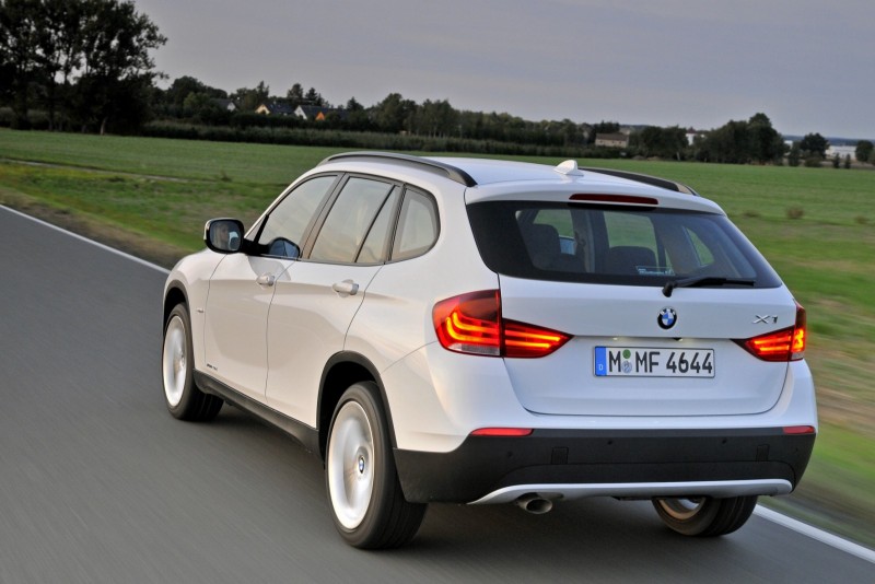 bmw-x1-alpinwhite-26.jpg (287.25 KiB) 2114 zobrazení bmw-x1-alpinwhite-26.jpg