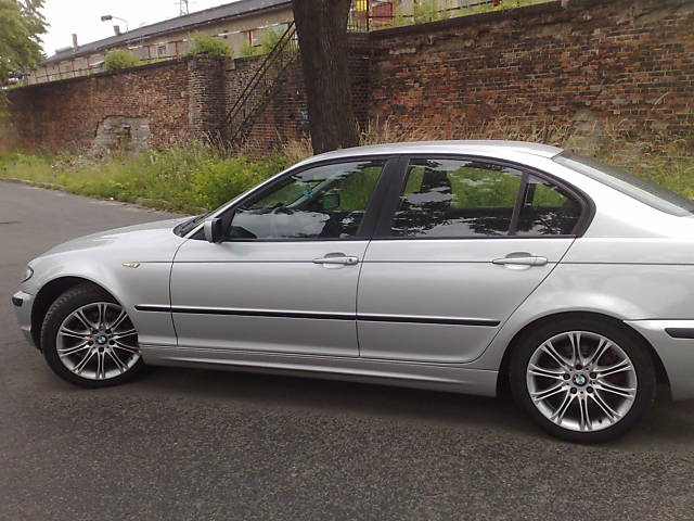 BMW 320i_S06.jpg