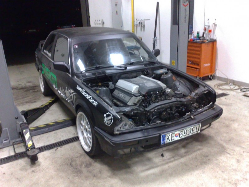 4,0 V8 2.JPG