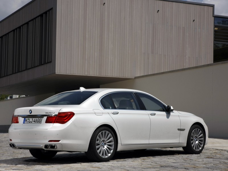 bmw-760li-46.jpg