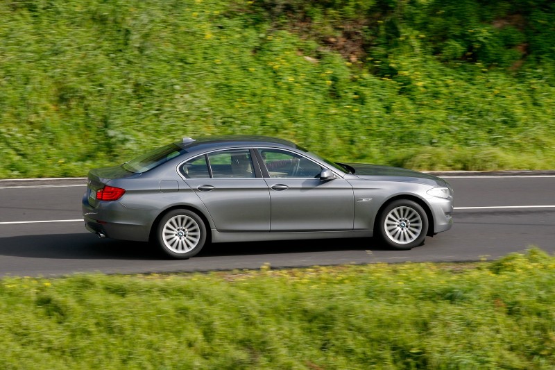 2011_bmw_5series_actr34_fd_3_1600.jpg