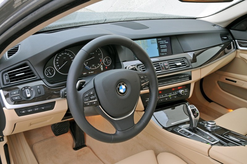 2011_bmw_5series_steering_fd_1_1600.jpg
