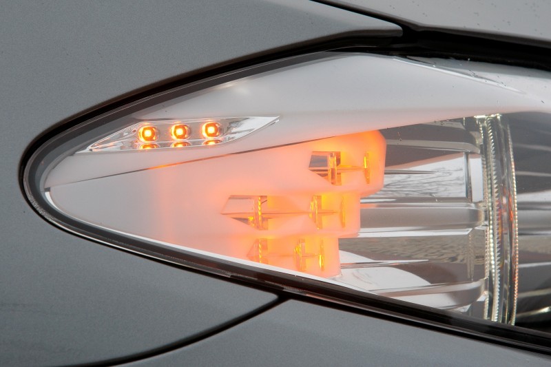 2011_bmw_5series_hlight_fd_1_1600.jpg