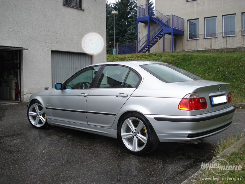 2942523-bmw-330d--28e46-29-m-packet-4.jpg