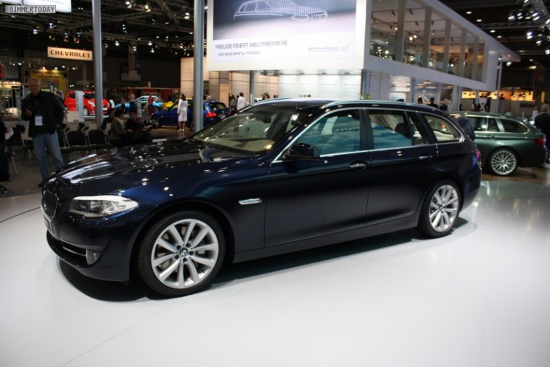 BMW-5er-Touring-F11-Imperialblau-19.JPG