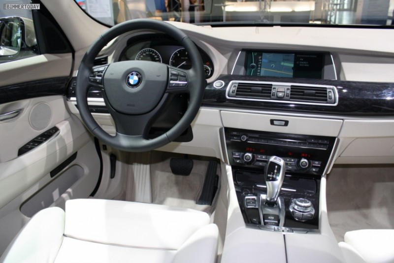 BMW-5er-GT-F07-Interieur-AMI-2010-06.JPG