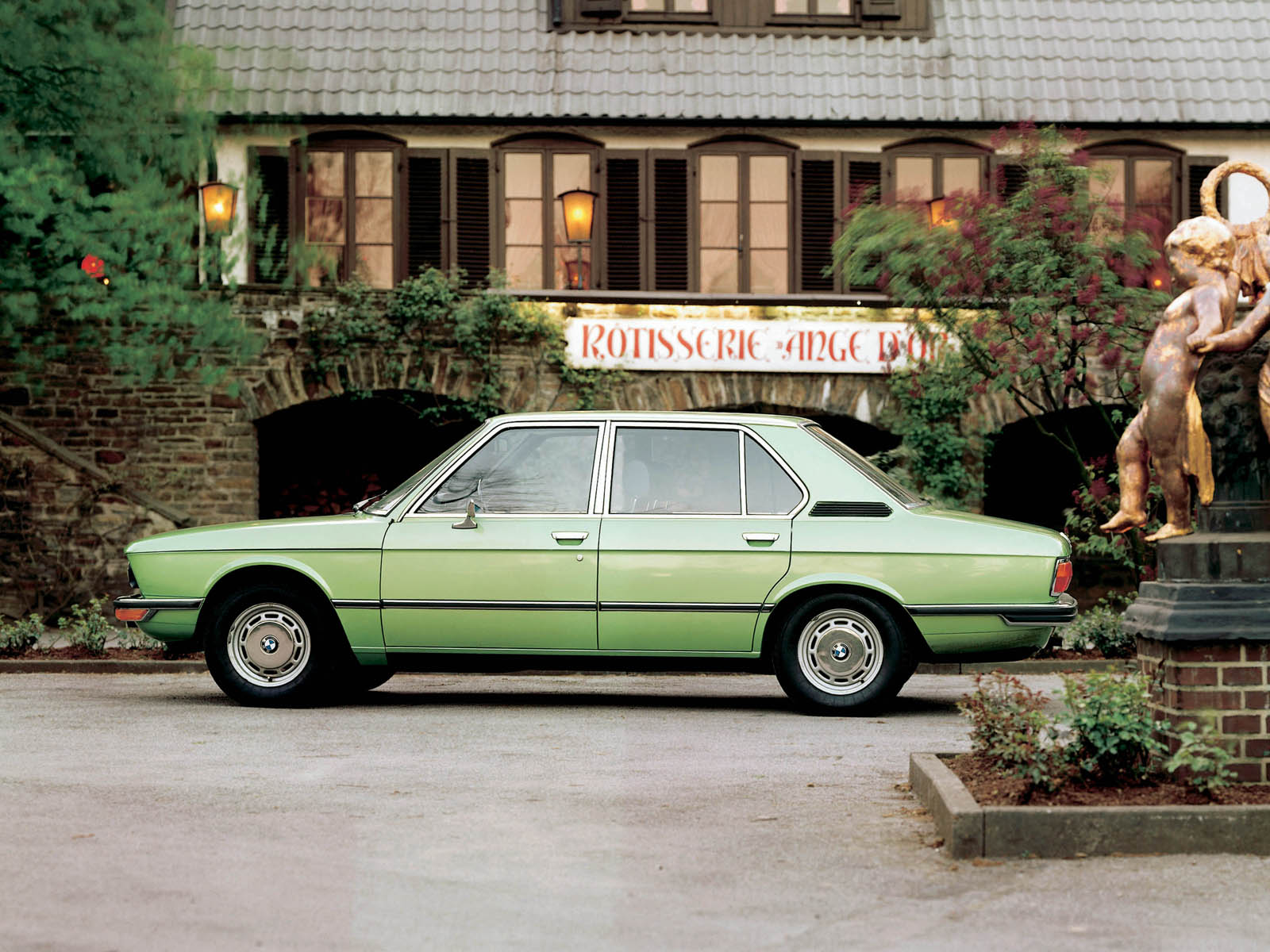 BMW 5 Series 1972 001.jpg