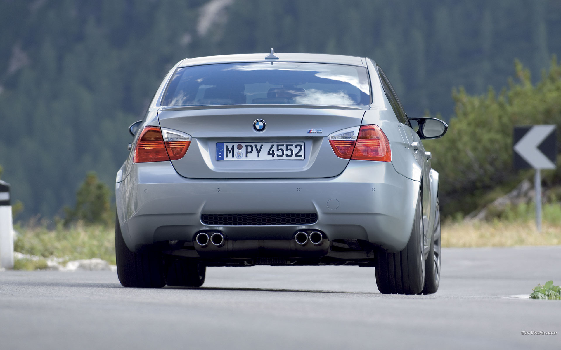 BMW_M3_Limousine_2008_15_1920x1200.jpg