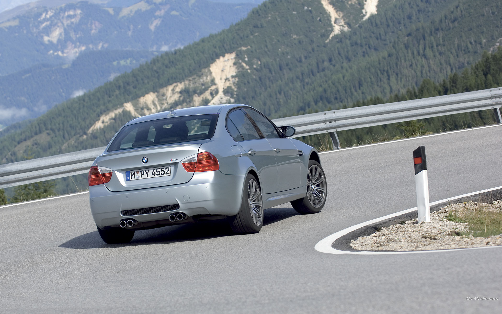 BMW_M3_Limousine_2008_14_1920x1200.jpg