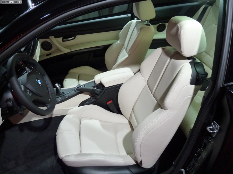 BMW-M3-Coupé-Frozen-Black-Metallic-Performance-Parts-Paris-2010-12.JPG