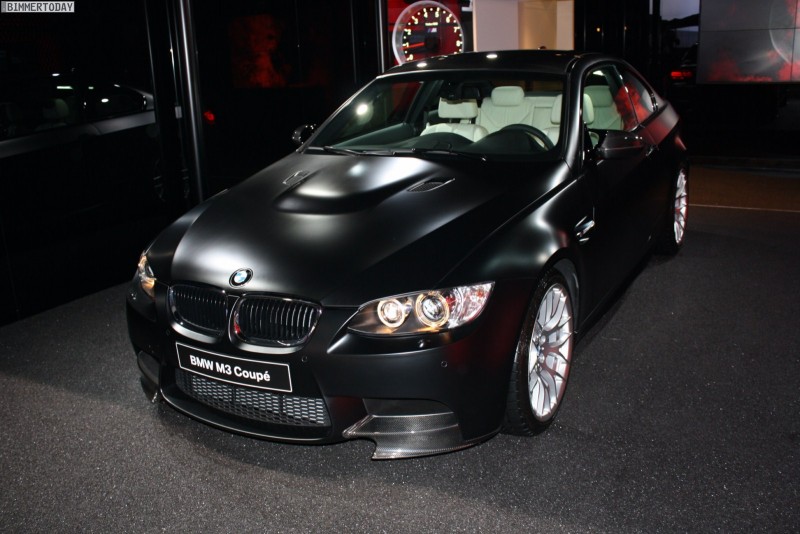 BMW-M3-Coupé-Frozen-Black-Metallic-Performance-Parts-Paris-2010-26.JPG
