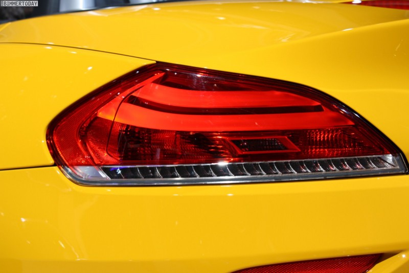 BMW-Z4-sDrive35is-Atacama-Gelb-Paris-2010-09.JPG