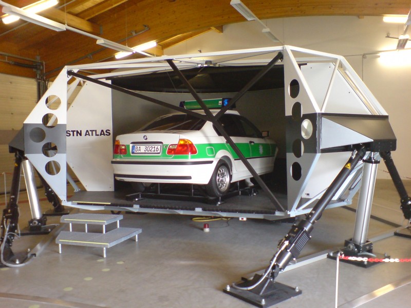 Fahrsimulator_-_Bayerische_Polizei_-_1.jpg