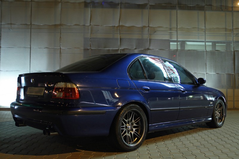 e2-bmw-m5-individual.jpg