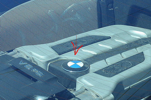 Audi-BMW-R8-lolz-03.jpg