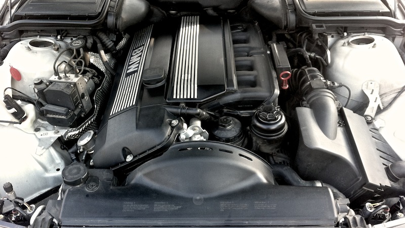 BMW_525iA_5.jpg